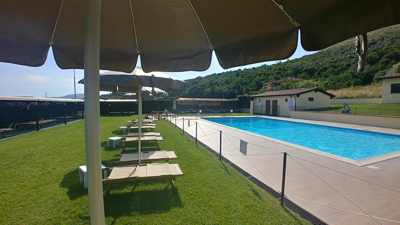 Hotel Piscina La Suite Prossedi Luaran gambar