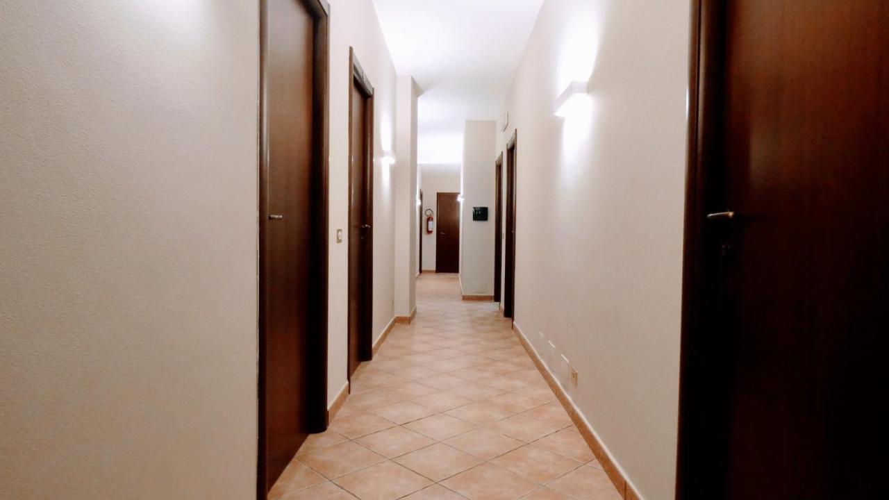 Hotel Piscina La Suite Prossedi Luaran gambar