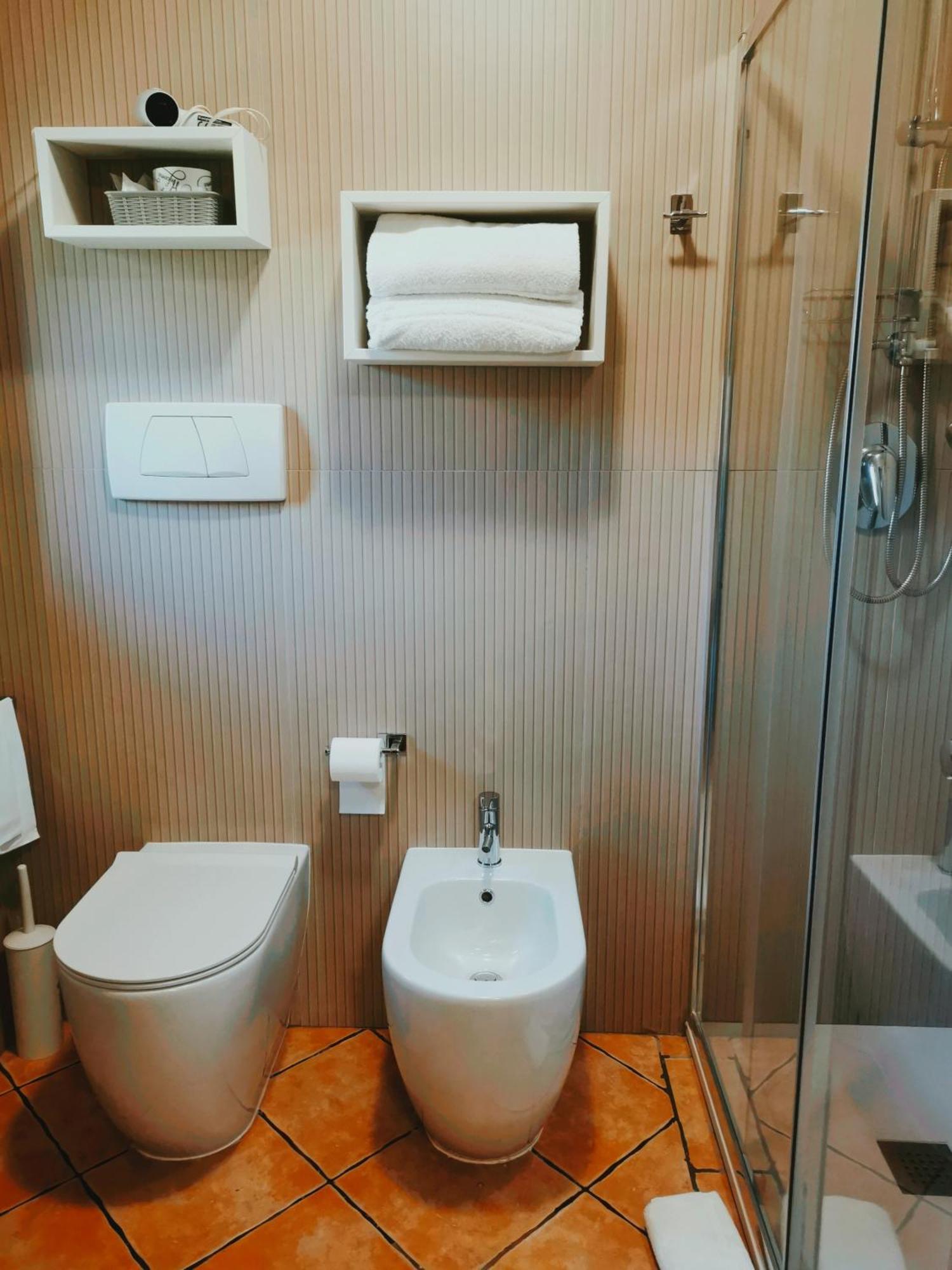 Hotel Piscina La Suite Prossedi Luaran gambar