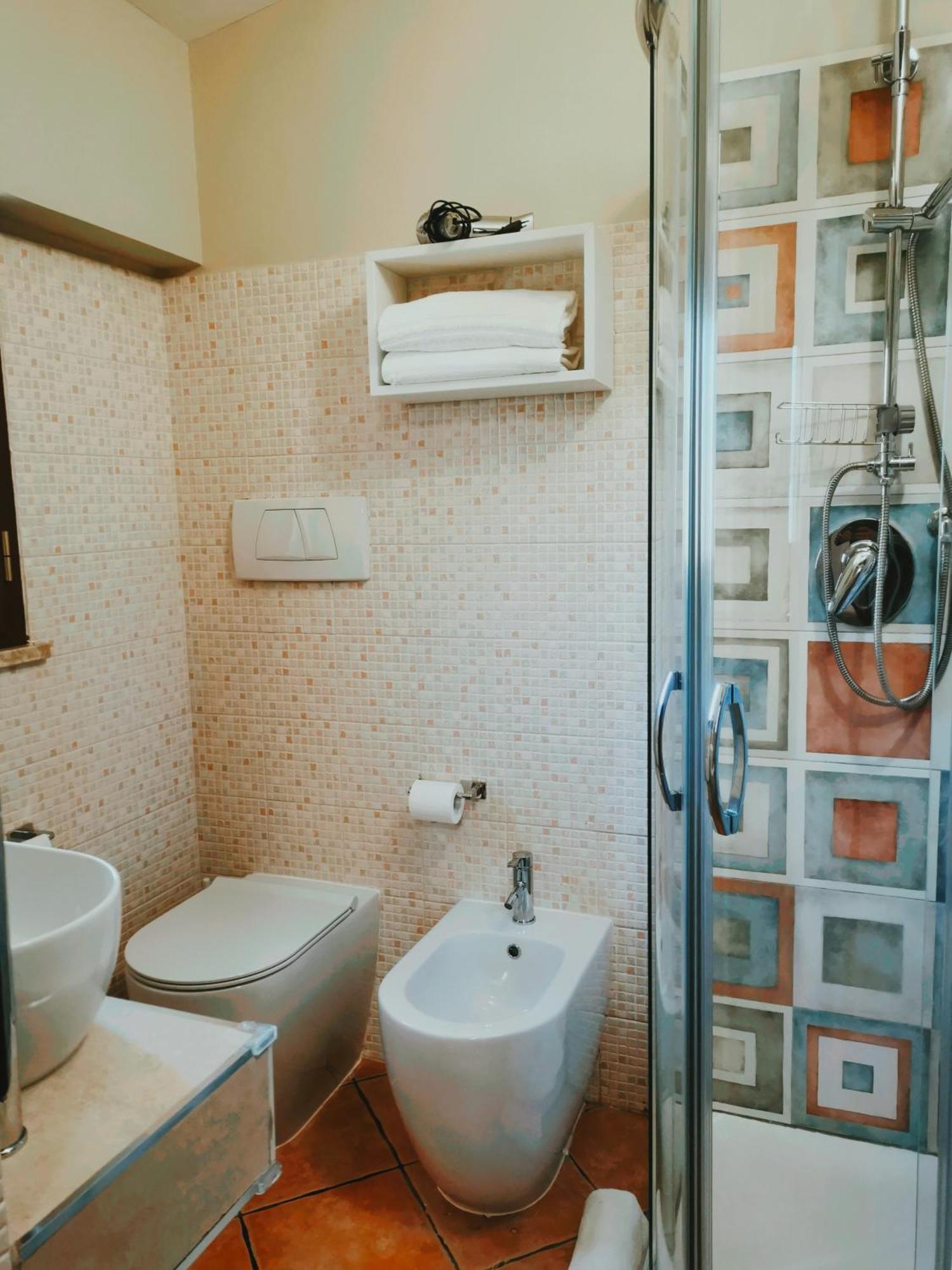 Hotel Piscina La Suite Prossedi Luaran gambar