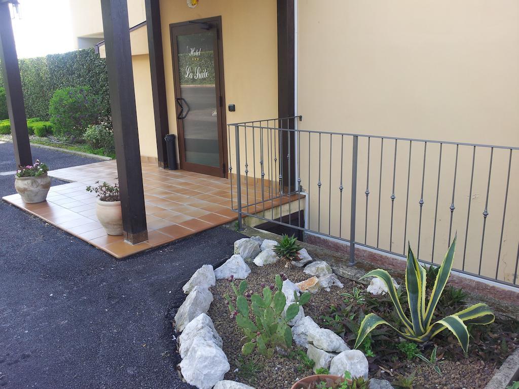Hotel Piscina La Suite Prossedi Luaran gambar